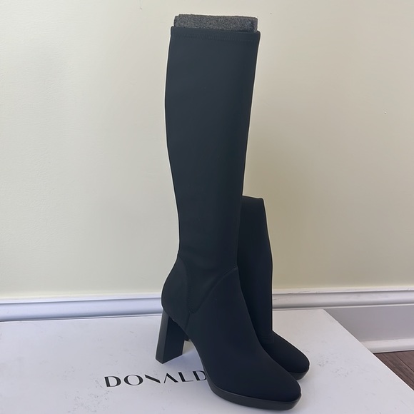 Donald Pliner - Picture 2 of 7